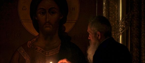 Верник присуствује ускршњој служби у руској Православној цркви у Казању. Верник присуствује ускршњој служби у руској Православној цркви у Казању. - Sputnik Србија