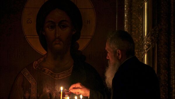 Vernik prisustvuje uskršnjoj službi u ruskoj Pravoslavnoj crkvi u Kazanju. - Sputnik Srbija