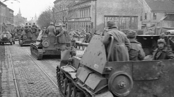 Sovjetske trupe ulaze u Beč nakon što su oslobodile grad od nacističkih snaga (arhiva) - Sputnik Srbija