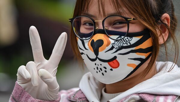 Devojka sa saštinom maskom u Kini - Sputnik Srbija