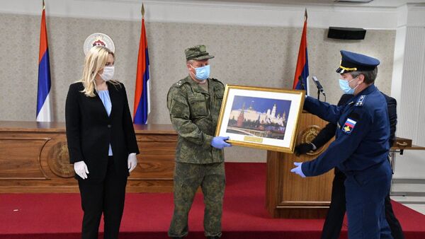 Predsednica Srpske odlikovala ruskog pukovnika i uručila zahvalnice  - Sputnik Srbija