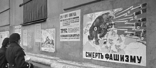 Плакати на кућама у Лењинграду током опсаде, октобар 1941. године  - Sputnik Србија