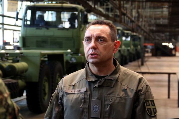 Vulin: Vojska kupuje domaće – stiglo devet kamiona iz FAP-a /foto/ Vulin: Vojska kupuje domaće – stiglo devet kamiona iz FAP-a /foto/ - Sputnik Srbija