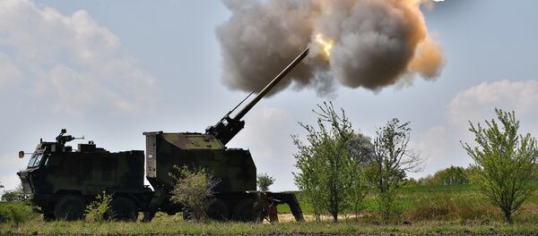 Opitno gađanje iz samohodne top-haubice 155 mm NORA-B52 M15, projektil dometa 40 kilometara - Sputnik Srbija