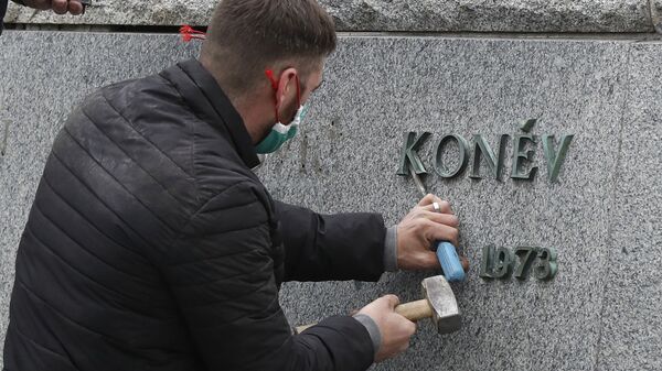 Uklanjanje spomenika maršalu Konjevu u Pragu - Sputnik Srbija