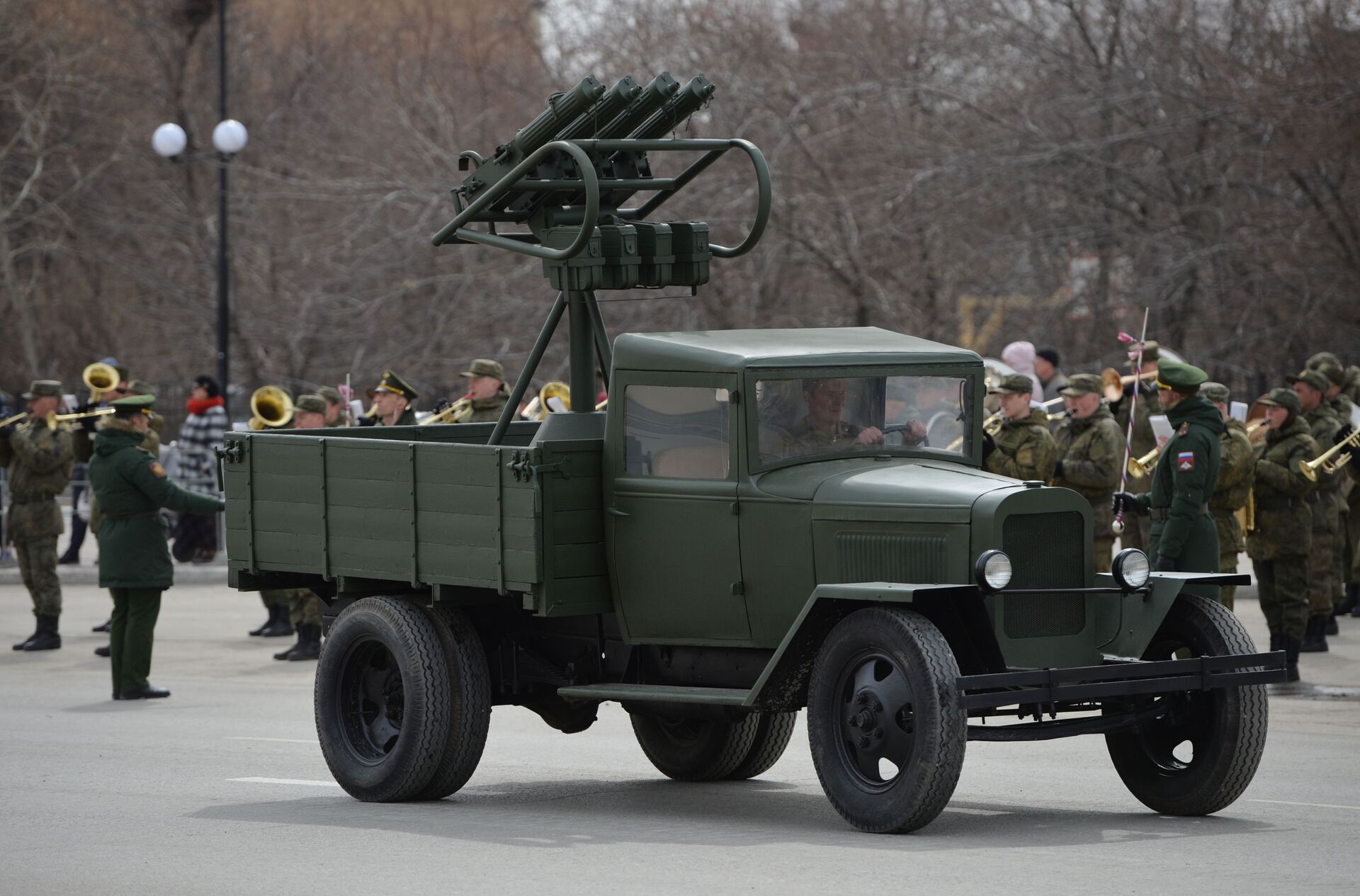 Совјетски теретњак ГАЗ АА са мобилним противваздушним системом - Sputnik Србија, 1920, 03.02.2022