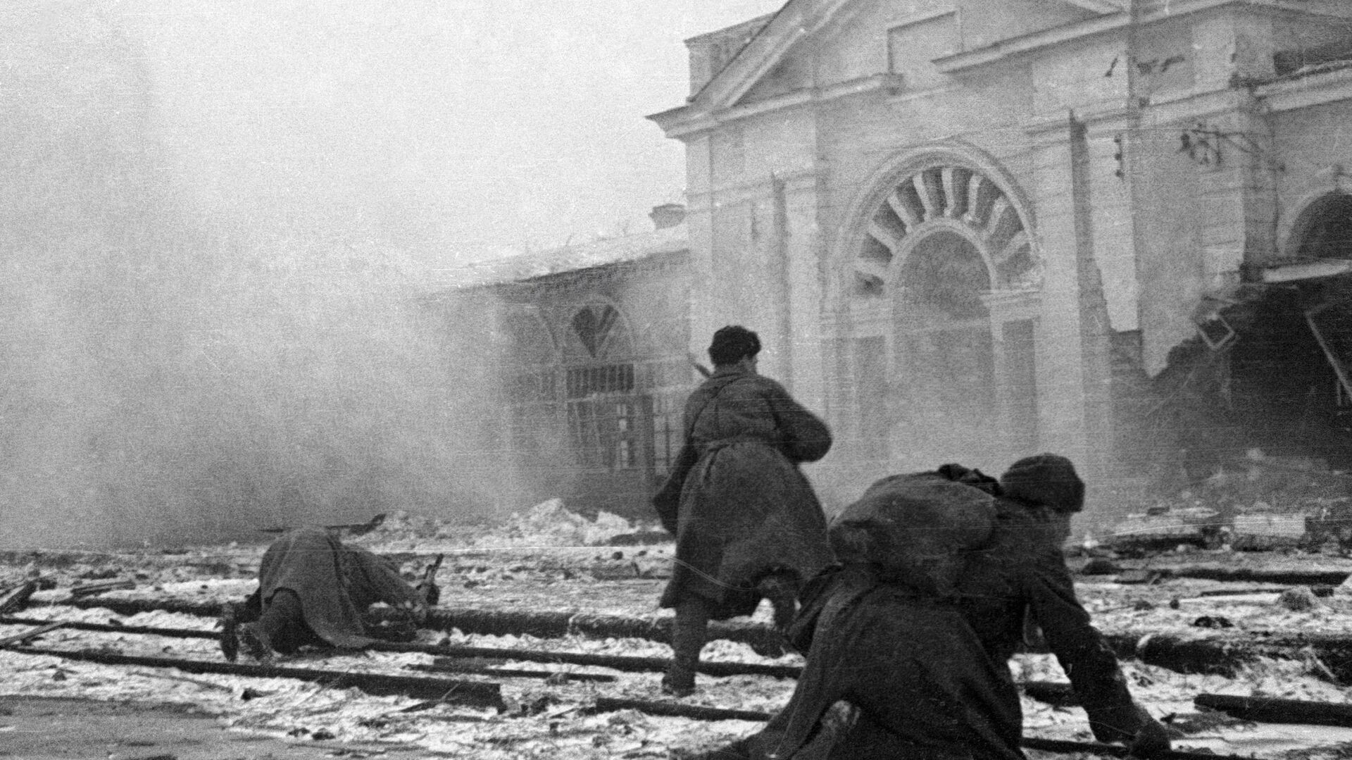 Совјетски војници се боре против немачких окупатора на станици града Ворошиловска (данашњи Ставропољ), Други светски рат. - Sputnik Србија, 1920, 06.09.2021