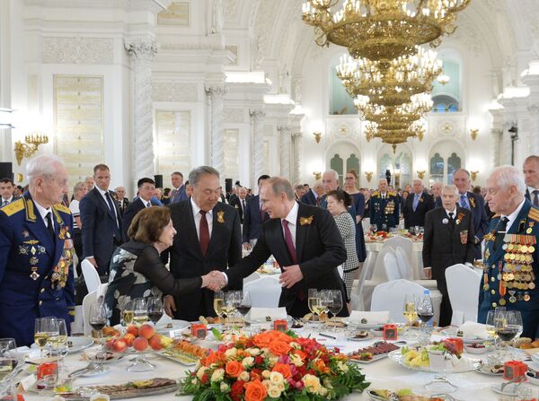 Шта једе Путин, а шта гости: Главни кувар открива како изгледају пријеми за Дан победе Шта једе Путин, а шта гости: Главни кувар открива како изгледају пријеми за Дан победе - Sputnik Србија
