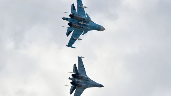 Вишенаменски ловци Су-35 и Су-34 на аеро-митингу у Жуковском - Sputnik Србија