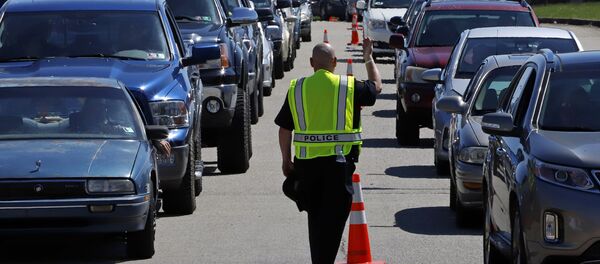 Policajac snimljen u Pitsburgu za vreme epidemije korona virusa - Sputnik Srbija