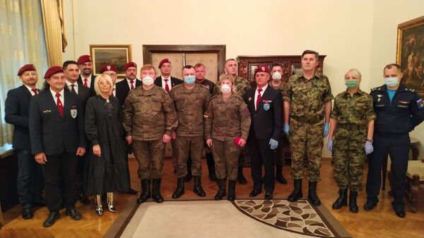 Захвалнице руским стручњацима у борби против короне: Радили сте као за своју домовину /видео, фото/ Захвалнице руским стручњацима у борби против короне: Радили сте као за своју домовину /видео, фото/ - Sputnik Србија
