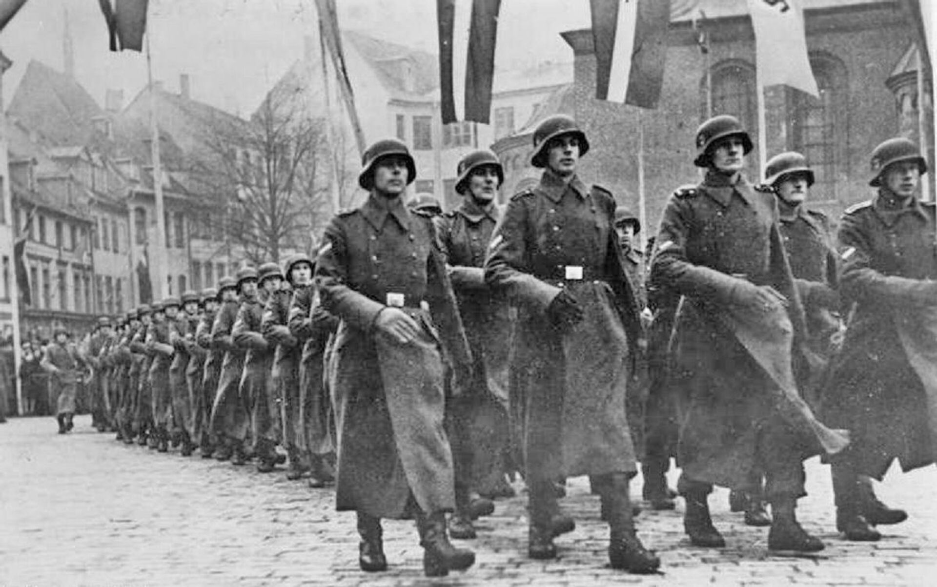 Letonska dobrovoljačka SS legija na paradi povodom proslave Dana državnosti Letonije, 2. decembar 1943. - Sputnik Srbija, 1920, 22.03.2022