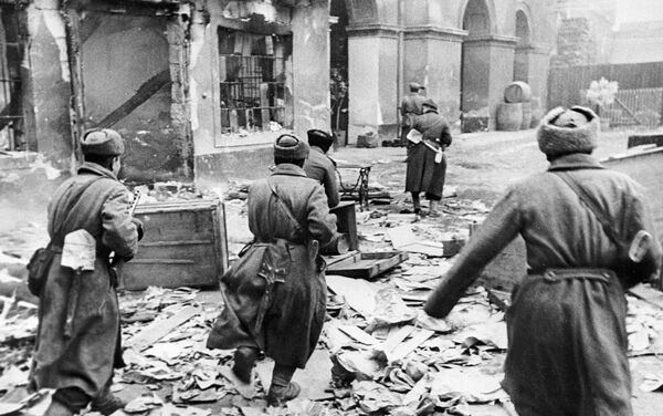 Napadačka grupa poručnika Gorinjina napada naciste koji se kriju u Budimpešti. - Sputnik Srbija