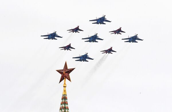 У Русији ће поново бити одржан ваздушни део Параде победе У Русији ће поново бити одржан ваздушни део Параде победе - Sputnik Србија