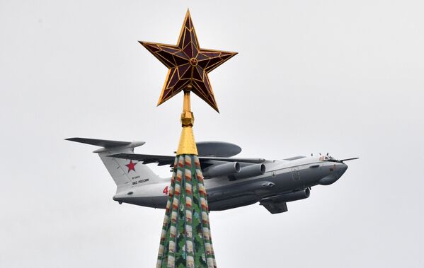 Avion sa radarskim sistemom za rano upozoravanje A-50 na vazdušnoj Paradi pobede u Moskvi. - Sputnik Srbija