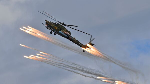 Helikopter Mi-28N „Noćni lovac“ pilotske grupe „Berkuti“ (Zlatni orlovi) na avio-spektaklu u čast Dana pobede na aerodromu Kubinka - Sputnik Srbija