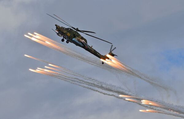 Helikopter Mi-28N „Noćni lovac“ pilotske grupe „Berkuti“ (Zlatni orlovi) na avio-spektaklu u čast Dana pobede na aerodromu Kubinka - Sputnik Srbija
