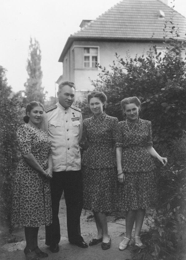 Retke fotografije sovjetskih komandanata u proleće 1945. /foto/ Retke fotografije sovjetskih komandanata u proleće 1945. /foto/ - Sputnik Srbija