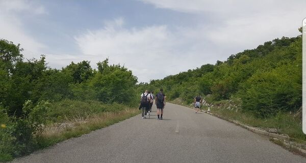 Narod ipak ide ka Ostrogu /foto/ - Sputnik Srbija