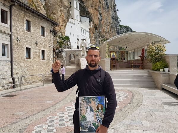 Три патроле до Острога: Репортер Спутњика с вјерницима уочи Светог Василија /фото/ Три патроле до Острога: Репортер Спутњика с вјерницима уочи Светог Василија /фото/ - Sputnik Србија