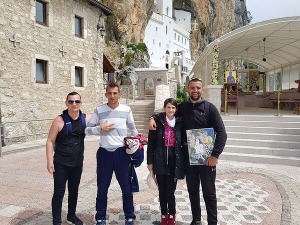 Три патроле до Острога: Репортер Спутњика с вјерницима уочи Светог Василија /фото/ Три патроле до Острога: Репортер Спутњика с вјерницима уочи Светог Василија /фото/ - Sputnik Србија