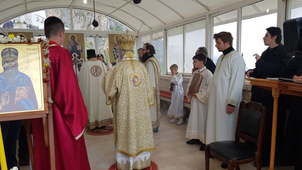 Митрополит Амфилохије држи литургију у манастиру Острог - Sputnik Србија