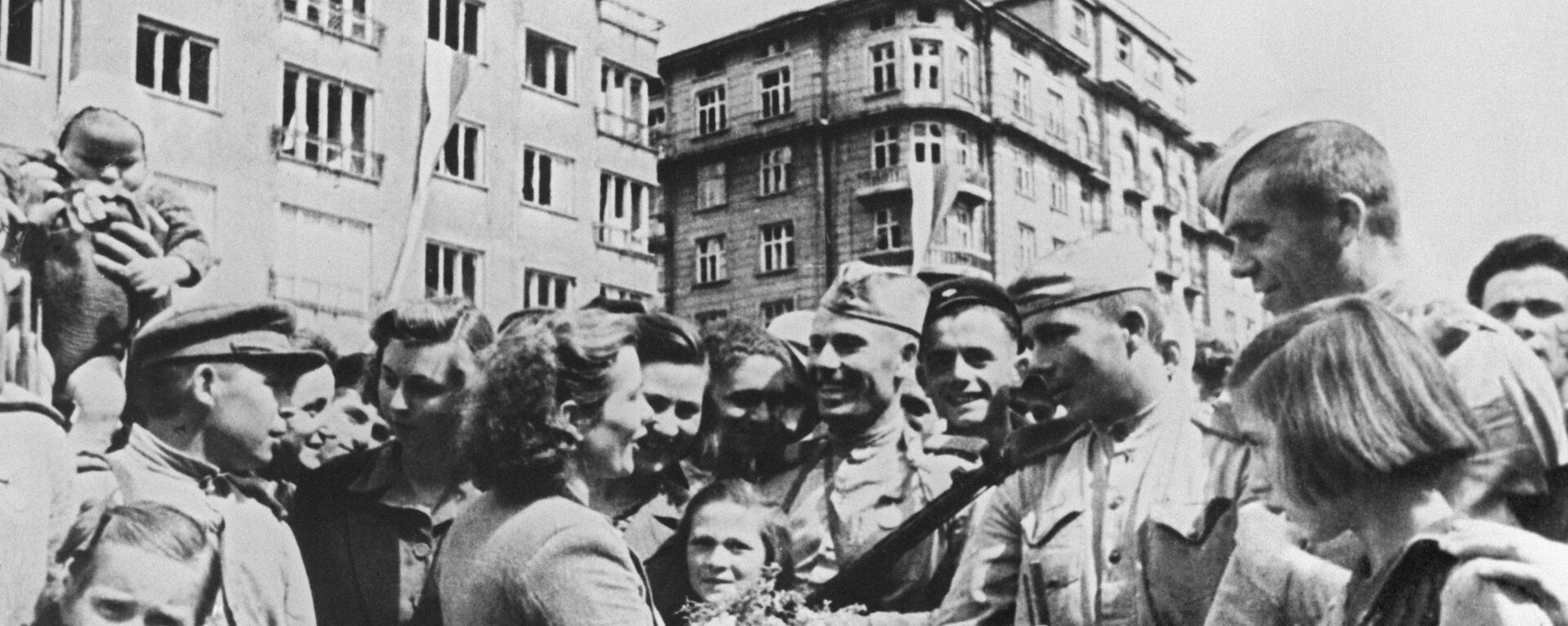 Stanovnici bugarske Sofije pozdravljaju borce Crvene armije u Drugom svetskom ratu - Sputnik Srbija, 1920, 12.05.2020