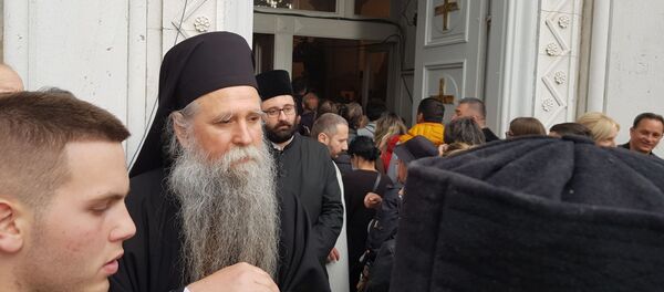 Vladika Joanikije ispred Sabornog hrama Svetog Vasilija Ostroškog Vladika Joanikije ispred Sabornog hrama Svetog Vasilija Ostroškog - Sputnik Srbija