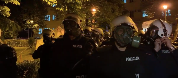 Полиција Црне Горе у опреми за разбијање демонстрација - Sputnik Србија