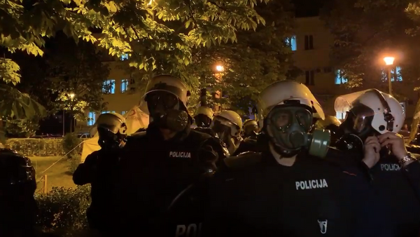 Полиција Црне Горе у опреми за разбијање демонстрација - Sputnik Србија