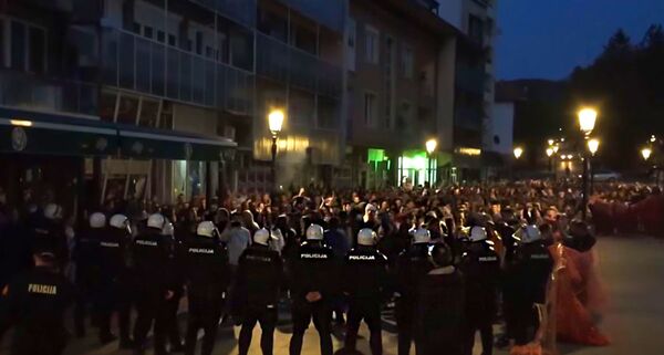 Бећковић, Симовић, Данојлић и још 18 интелектуалаца објавили јавно писмо о хапшењу Јоаникија Бећковић, Симовић, Данојлић и још 18 интелектуалаца објавили јавно писмо о хапшењу Јоаникија - Sputnik Србија