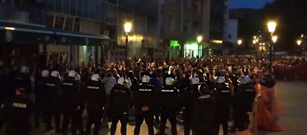 Кордон полиције пред народом у Пљевљима, Црна Гора Кордон полиције пред народом у Пљевљима, Црна Гора - Sputnik Србија