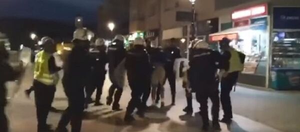 Policija u Pljevljima napada muškarca Policija u Pljevljima napada muškarca - Sputnik Srbija