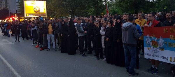 Грађани испред зграде суда у Никшићу Грађани испред зграде суда у Никшићу - Sputnik Србија