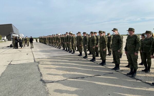 Испраћај руских војника на батајничком аеродрому - Sputnik Србија