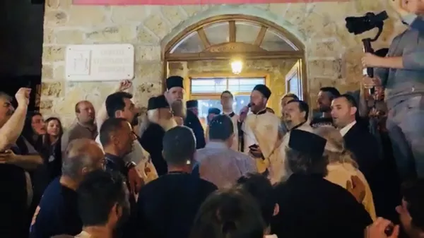 Veličanstven doček vladike Joanikija u Đurđevim stupovima /foto, video/ Veličanstven doček vladike Joanikija u Đurđevim stupovima /foto, video/ - Sputnik Srbija