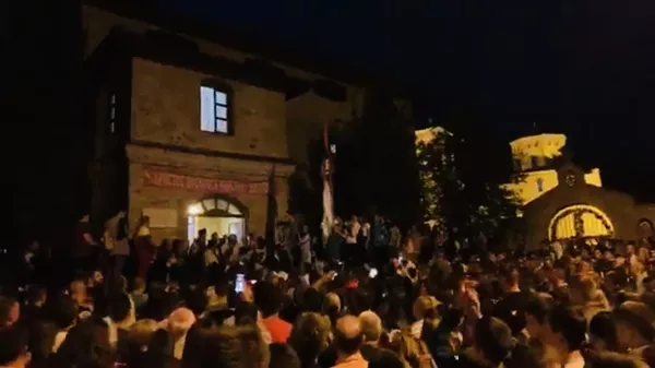 Veličanstven doček vladike Joanikija u Đurđevim stupovima /foto, video/ Veličanstven doček vladike Joanikija u Đurđevim stupovima /foto, video/ - Sputnik Srbija