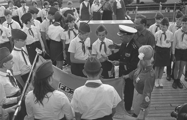 „Okupatori u NDR“: Kako u Nemačkoj pokušavaju da prevaspitaju istočne Nemce - Sputnik Srbija