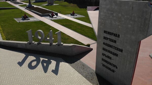 Спомен-плоча жртвама нацистичког концентрационог логора Красни на Криму - Sputnik Србија