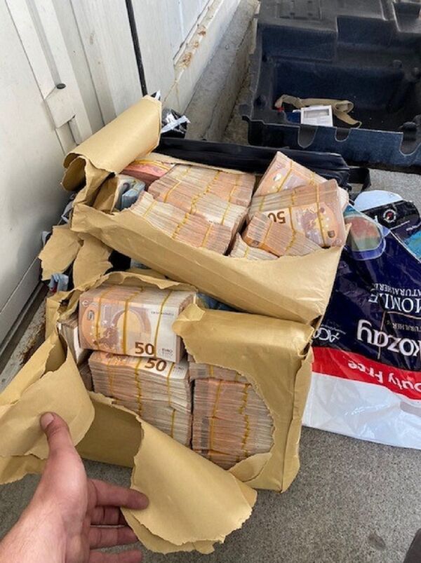Незапамћена количина новца заплењена на граничном прелазу са Црном Гором /фото/ Незапамћена количина новца заплењена на граничном прелазу са Црном Гором /фото/ - Sputnik Србија