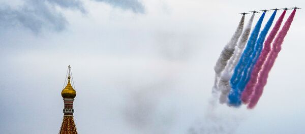 Јуришни авиони Су-25 током ваздушног дела Параде победе у Москви - Sputnik Србија