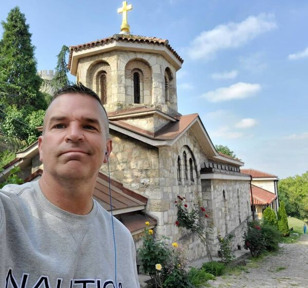 „Zašto mrze Srbe, pa oni su najbolji!“: Amerikanac širom sveta ispravlja nepravdu prema Srbiji „Zašto mrze Srbe, pa oni su najbolji!“: Amerikanac širom sveta ispravlja nepravdu prema Srbiji - Sputnik Srbija