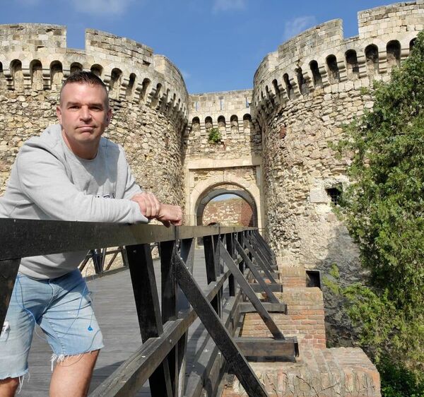 „Zašto mrze Srbe, pa oni su najbolji!“: Amerikanac širom sveta ispravlja nepravdu prema Srbiji „Zašto mrze Srbe, pa oni su najbolji!“: Amerikanac širom sveta ispravlja nepravdu prema Srbiji - Sputnik Srbija