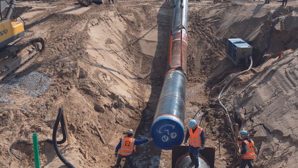 Постављање цеви за гасовод Северни ток 2 у Лубмину - Sputnik Србија