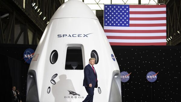Donald Tramp u svemirskom centru Kenedi na Floridi. - Sputnik Srbija