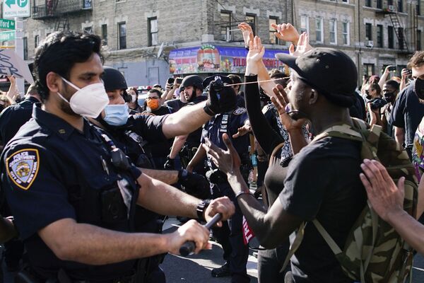 Protesti u Njujorku i sukob policije i demonstranata u Bruklinu. - Sputnik Srbija