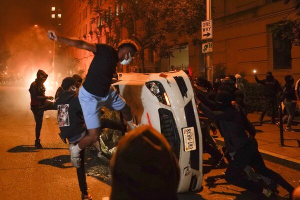 Demonstranti, pljačkaši, antitrampovci, Antifa: Ko sve vuče konce velikog loma u Americi /video/ Demonstranti, pljačkaši, antitrampovci, Antifa: Ko sve vuče konce velikog loma u Americi /video/ - Sputnik Srbija