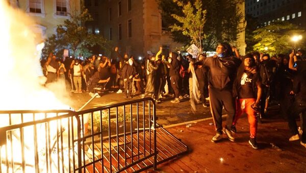 Protesti u Vašingtonu i neredi na ulicama - Sputnik Srbija