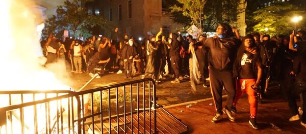 Protesti u Vašingtonu i neredi na ulicama - Sputnik Srbija