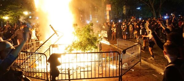 Protesti u Vašingtonu i neredi na ulicama - Sputnik Srbija